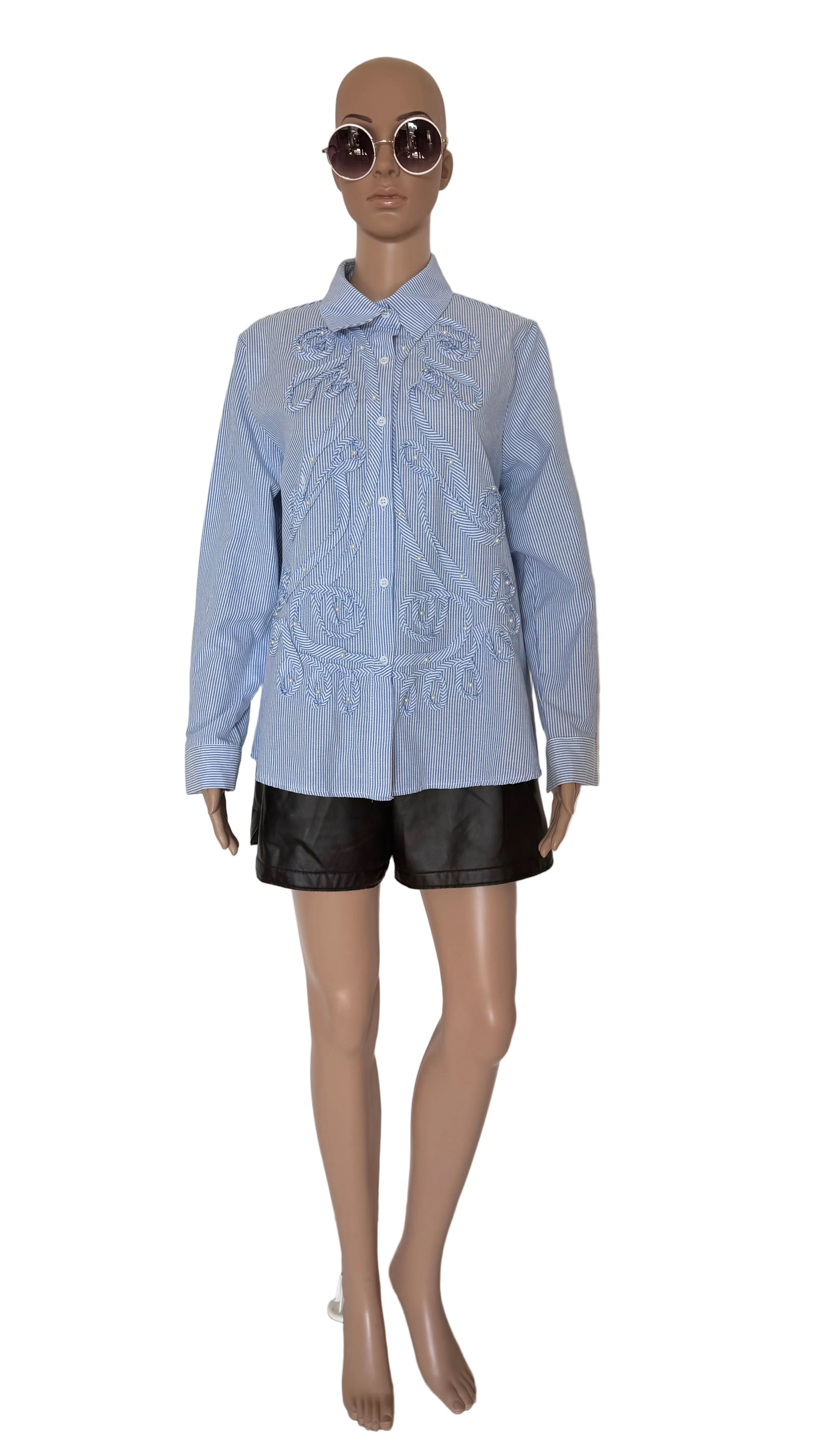 Camicia donna in cotone a righe azzurre e bianche con ricami luminosi