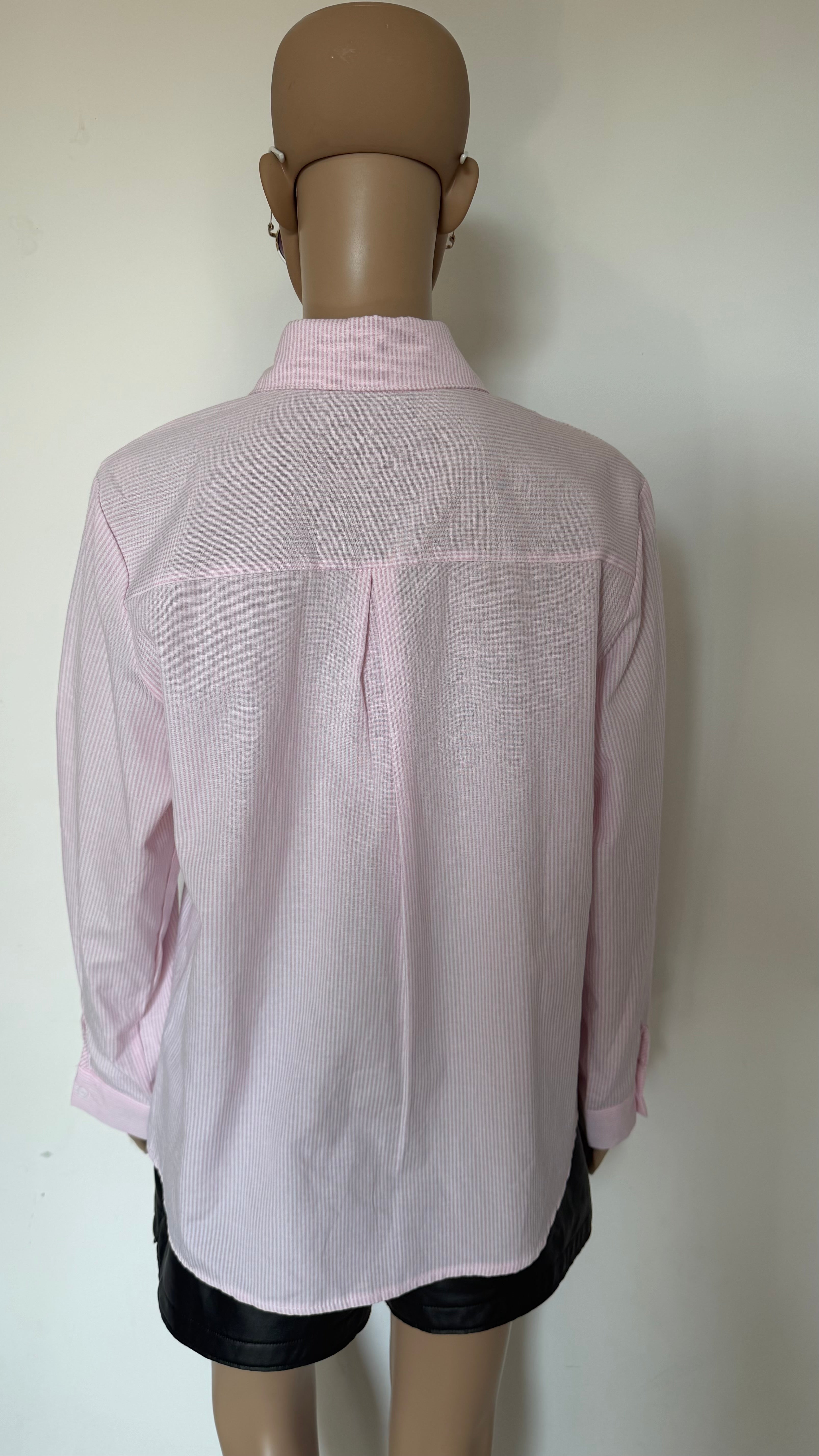 Camicia donna in cotone a righe azzurre e bianche con dettagli ricamati.