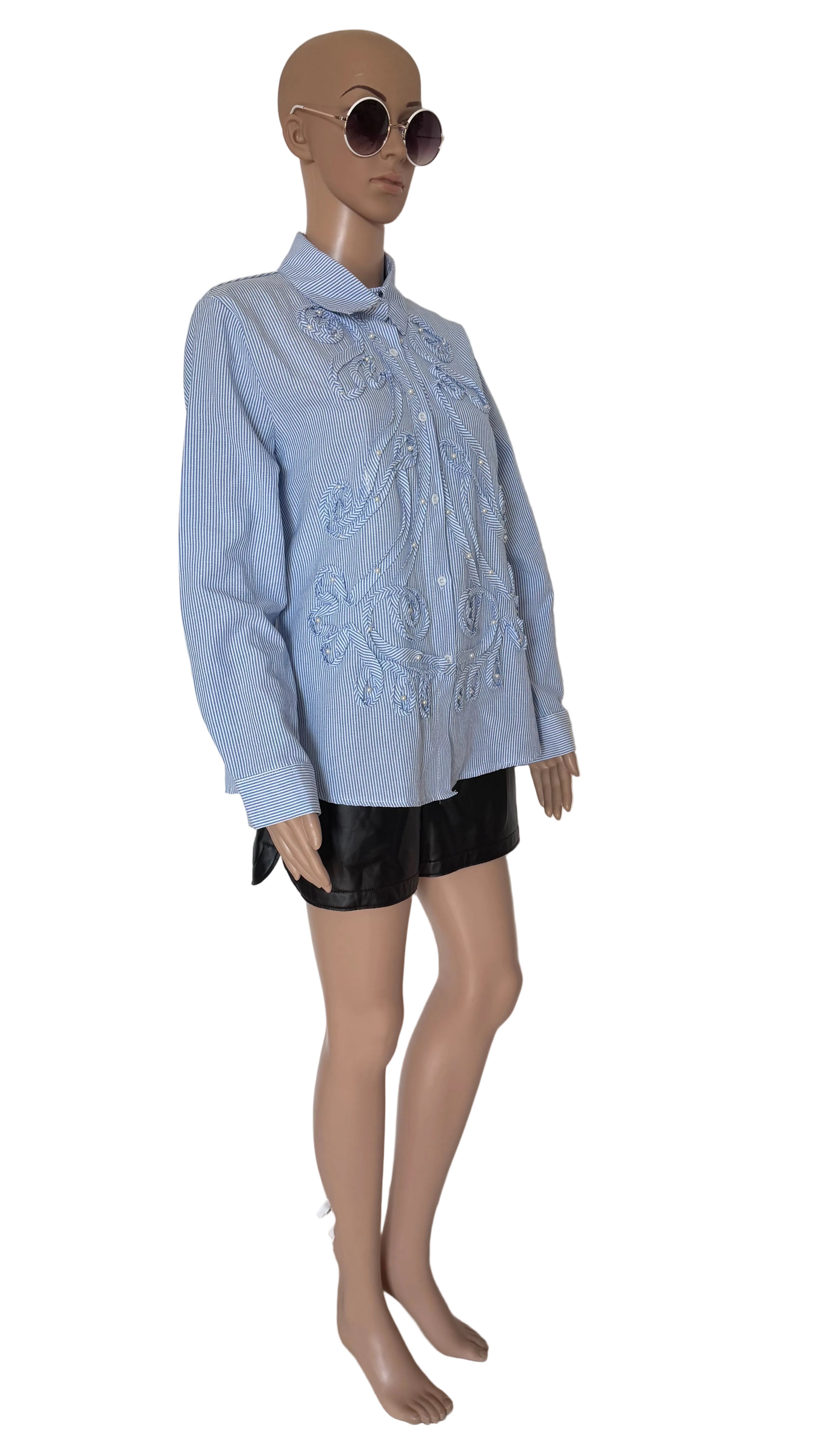 Camicia donna in cotone a righe azzurre e bianche con ricami luminosi
